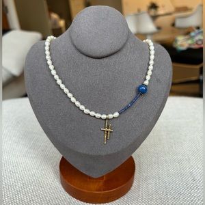 Pearl and lápiz azuli choker cross necklace
